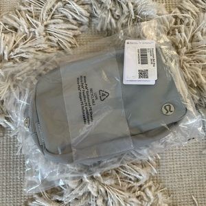 Everywhere Belt Bag One-Size. New in packaging.